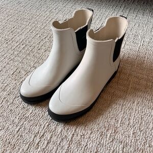 Women’s J Crew rainboots. Size 8. EUC.